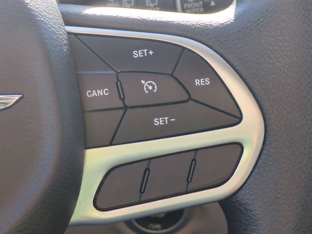 Used 2018 Chrysler Pacifica Touring Plus FWD image 12