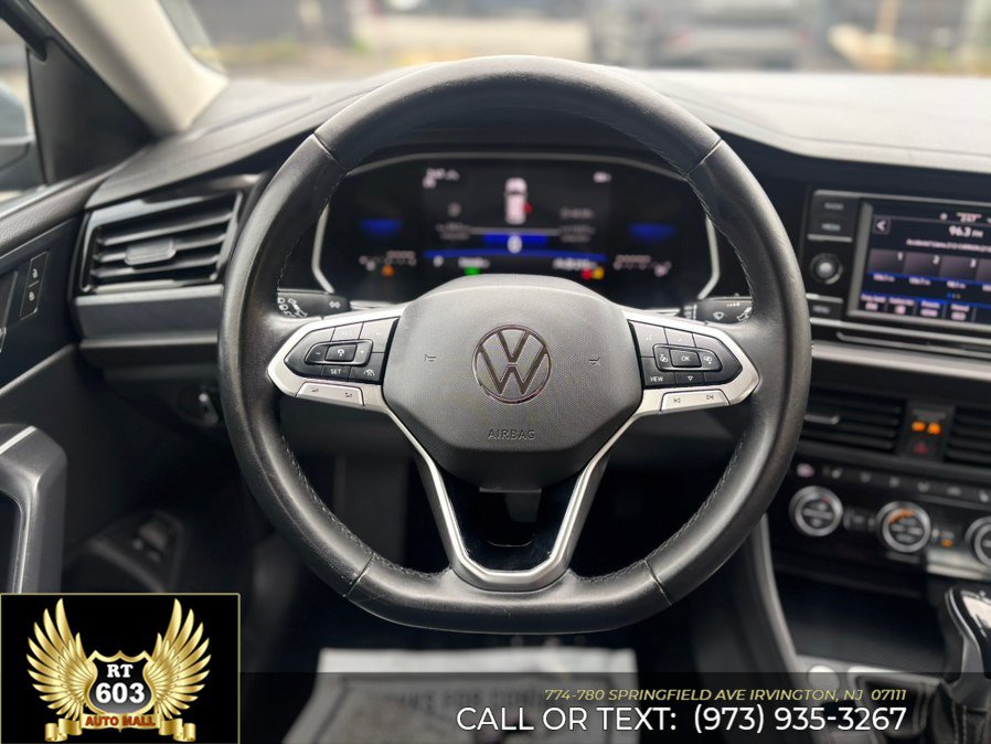 Used 2024 Volkswagen Jetta SE FWD image 13