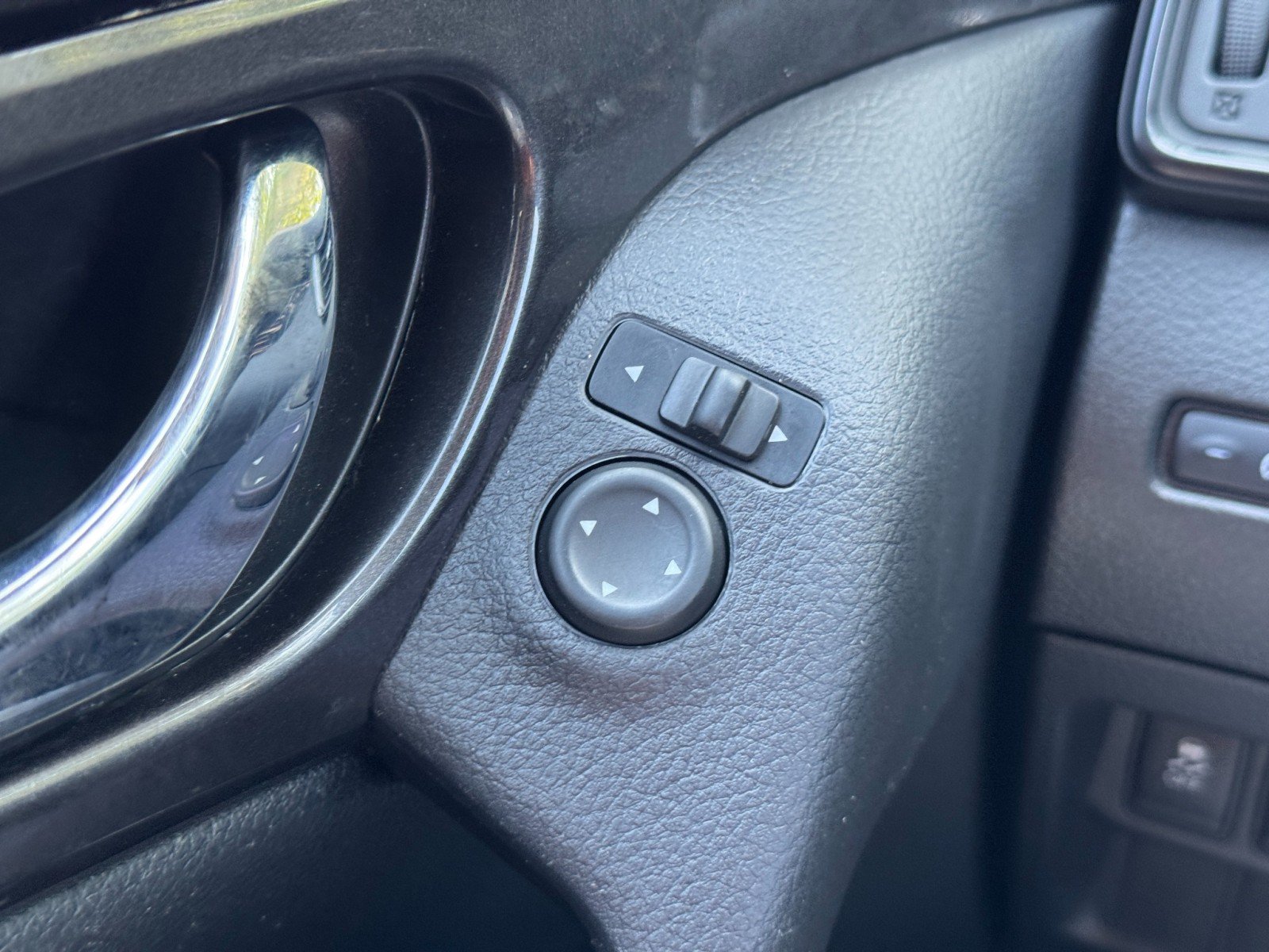 Used 2019 Nissan Rogue SV FWD image 16