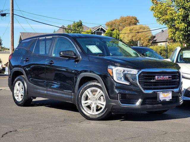 Used 2024 GMC Terrain SLE image 2