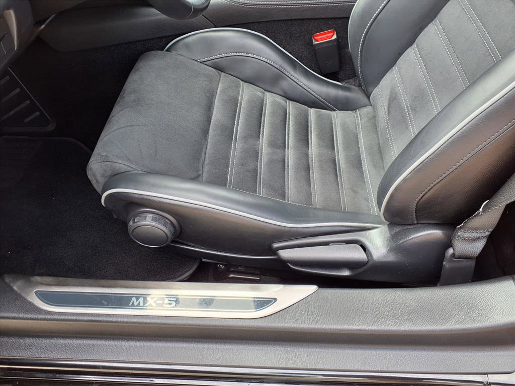 Used 2025 MAZDA MX-5 Miata RF Club w/ Interior Package RWD image 17