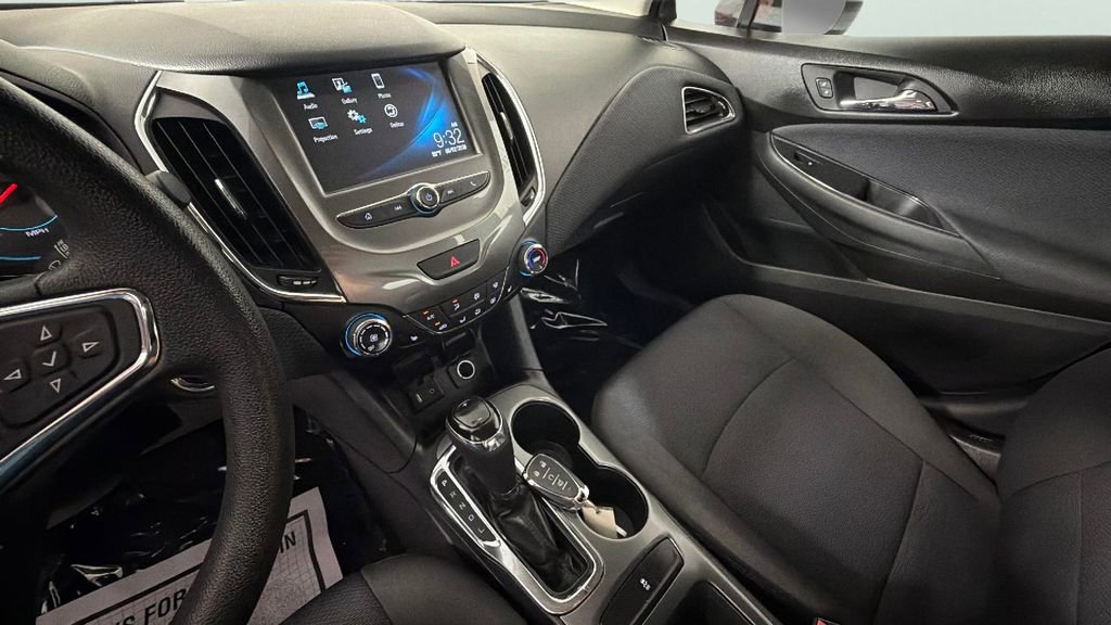 Used 2017 Chevrolet Cruze LT w/ Convenience Package FWD image 19