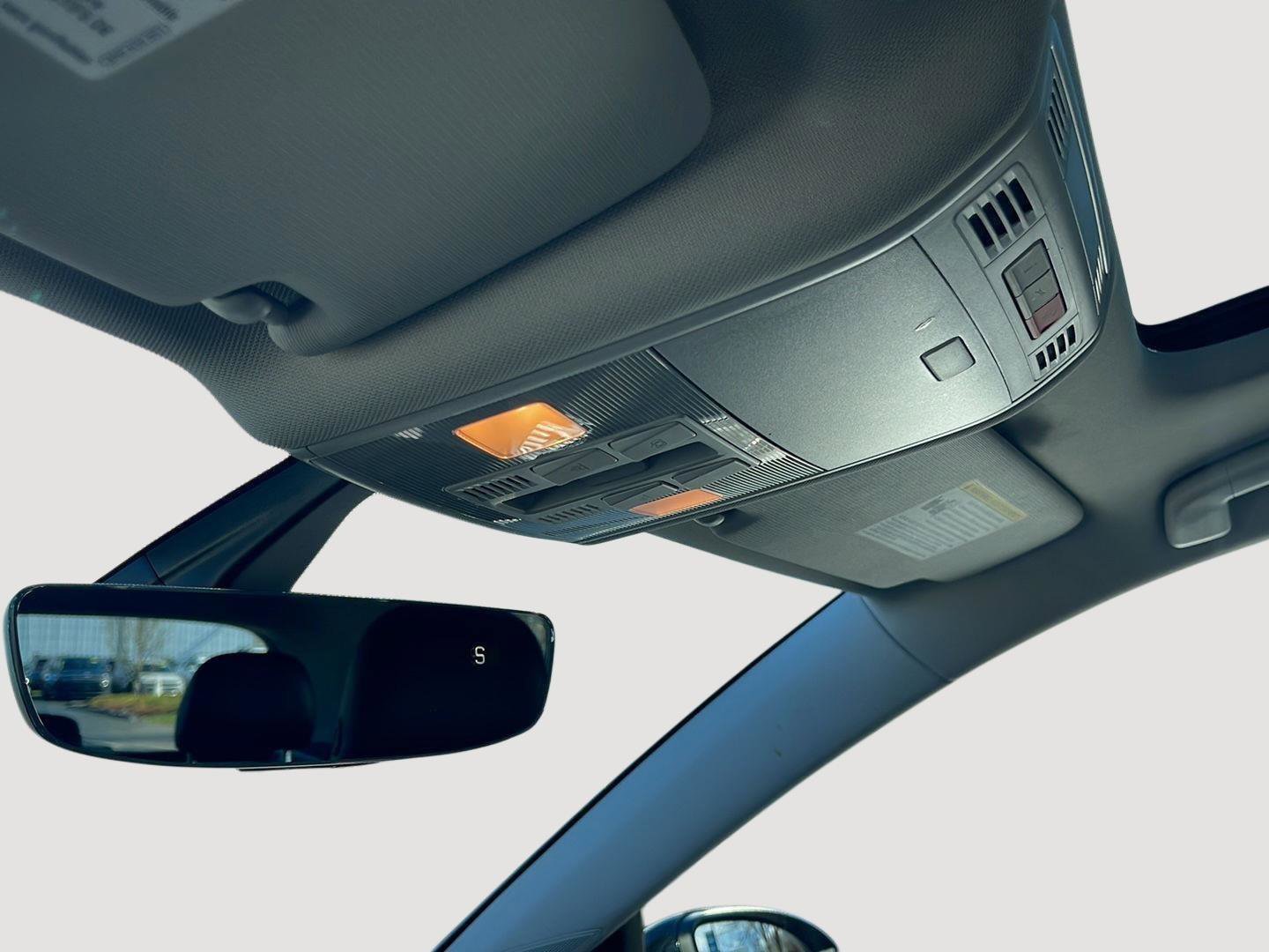 Used 2021 Volkswagen Golf 4-Door image 39