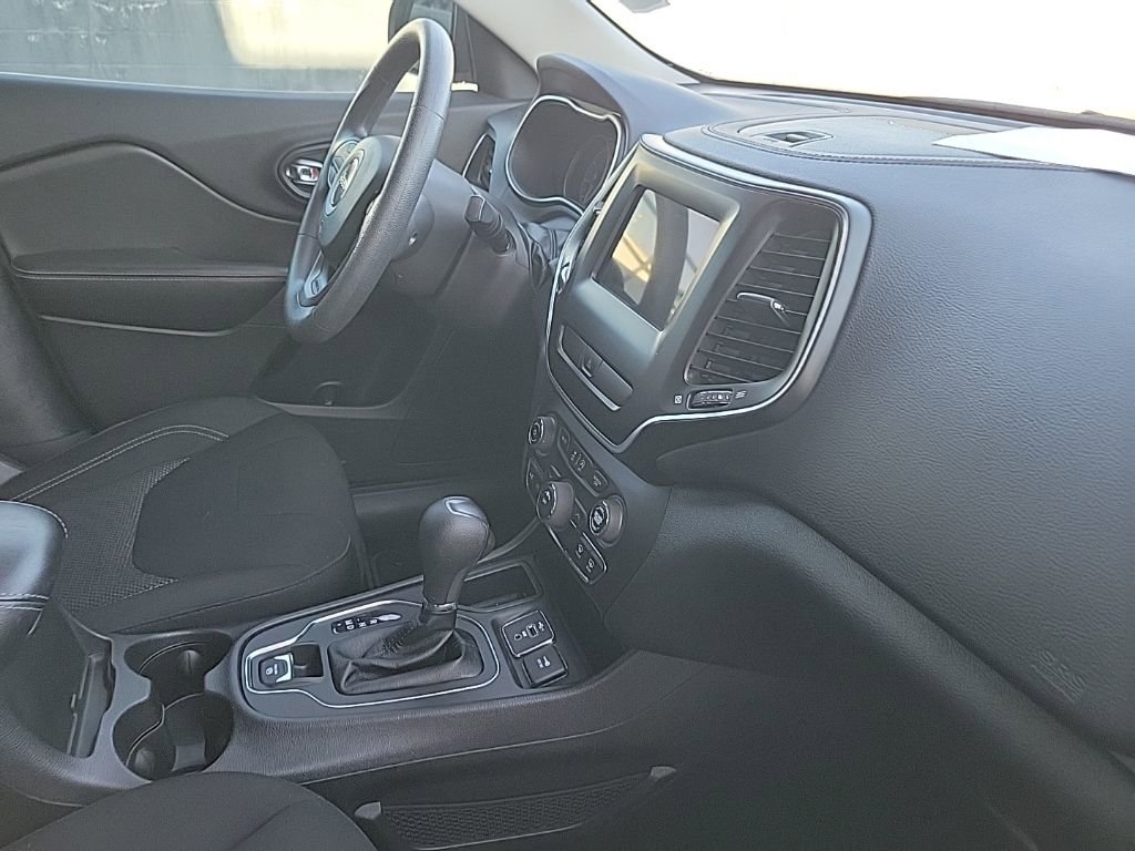 Used 2020 Jeep Cherokee Latitude FWD image 41