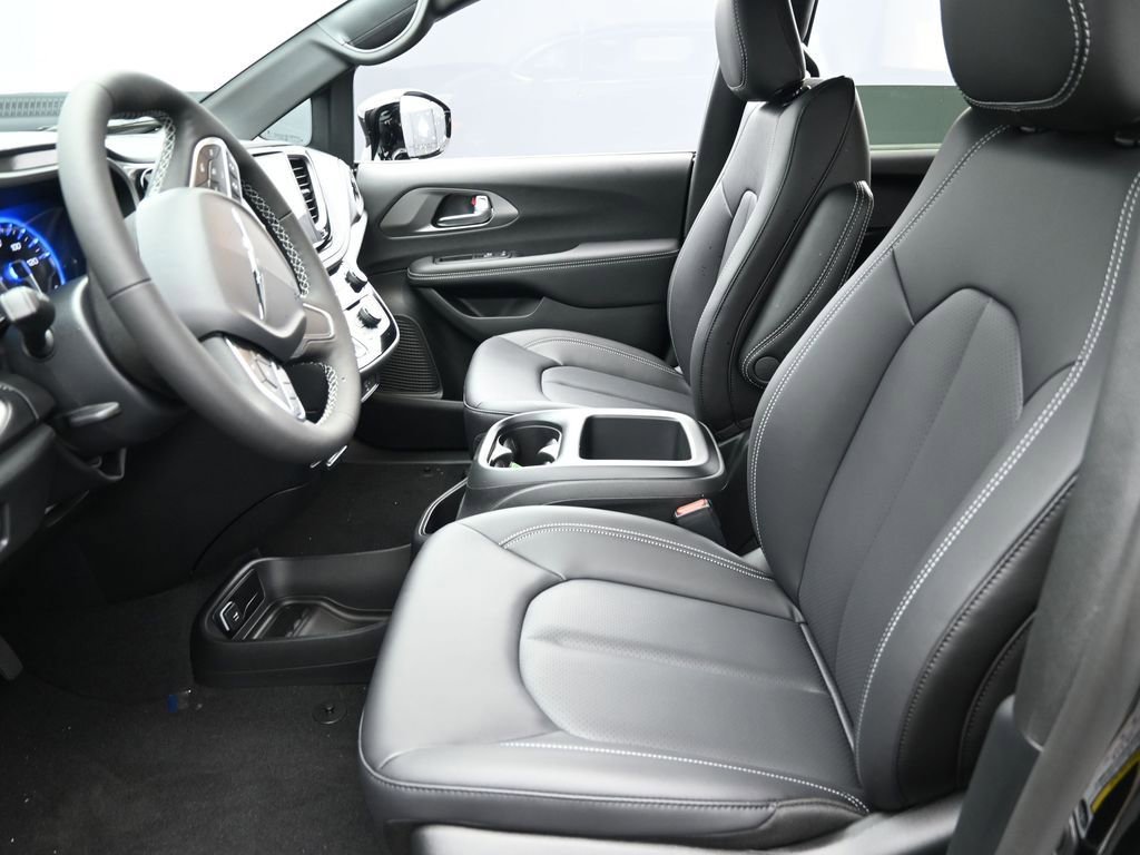 New 2026 Chrysler Pacifica Select image 12