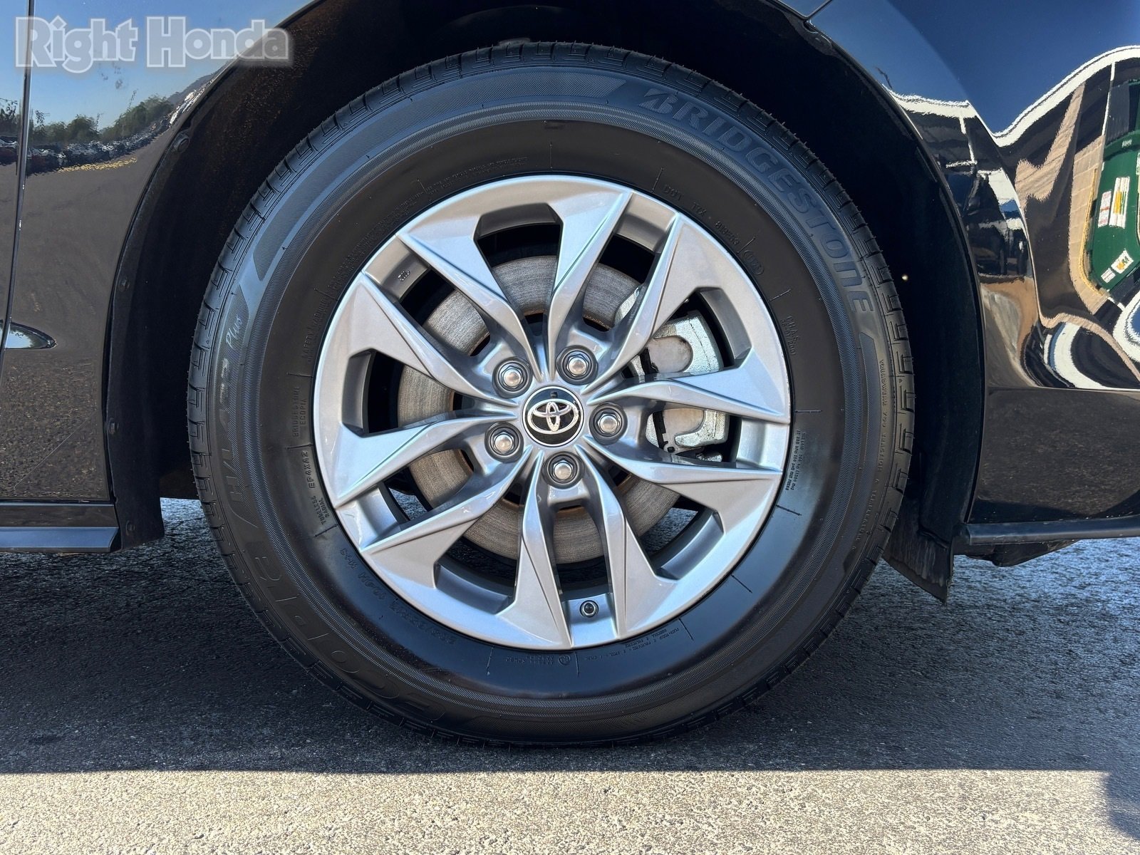 Used 2024 Toyota Sienna XLE image 10