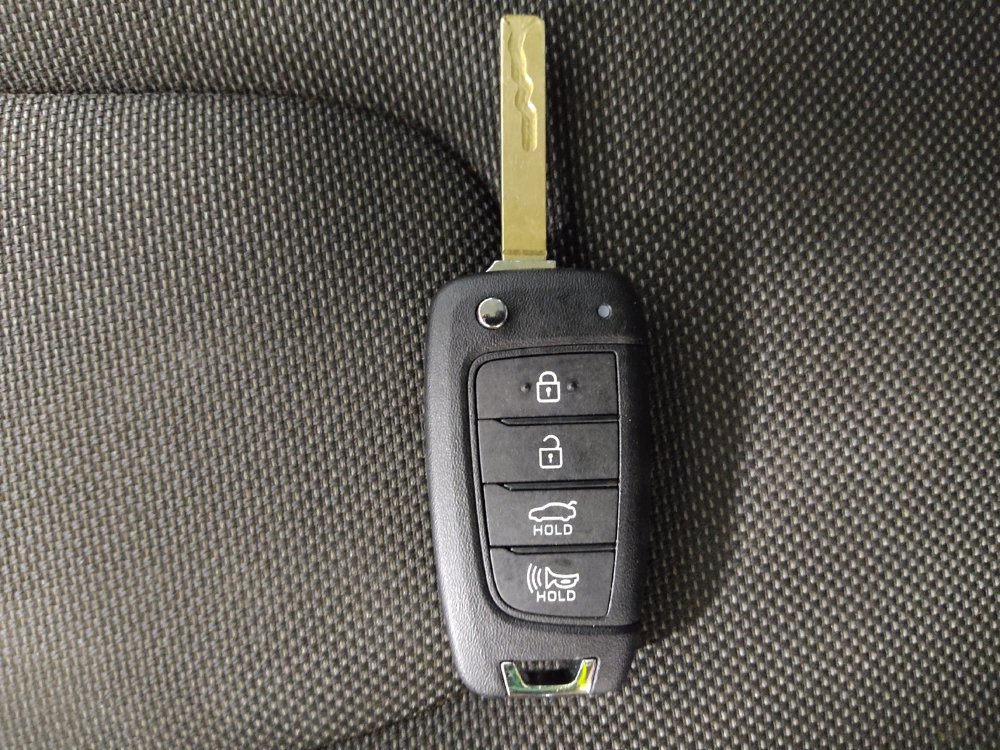 Used 2025 Hyundai Elantra SE FWD image 32