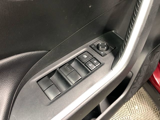 Used 2020 Toyota RAV4 LE AWD/4WD image 13
