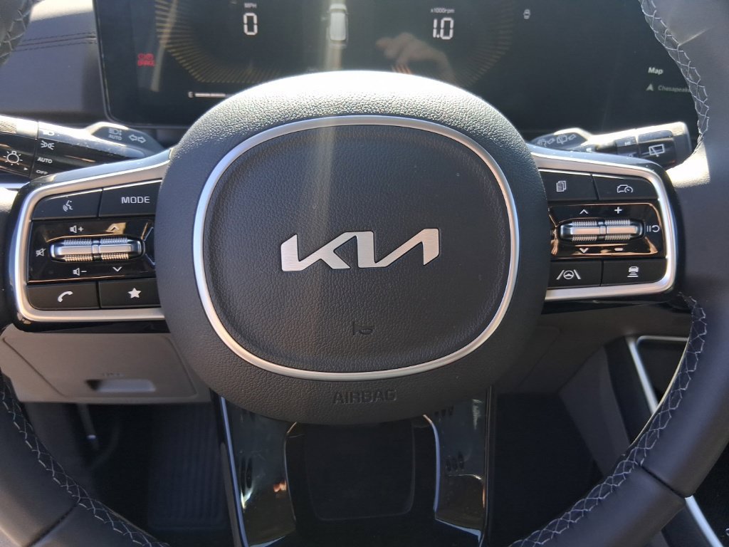 Certified 2026 Kia Carnival FWD image 13