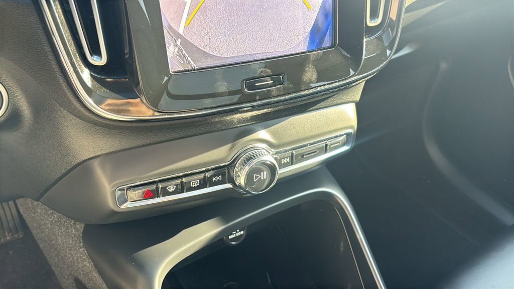 Certified 2024 Volvo XC40 B5 Core image 20