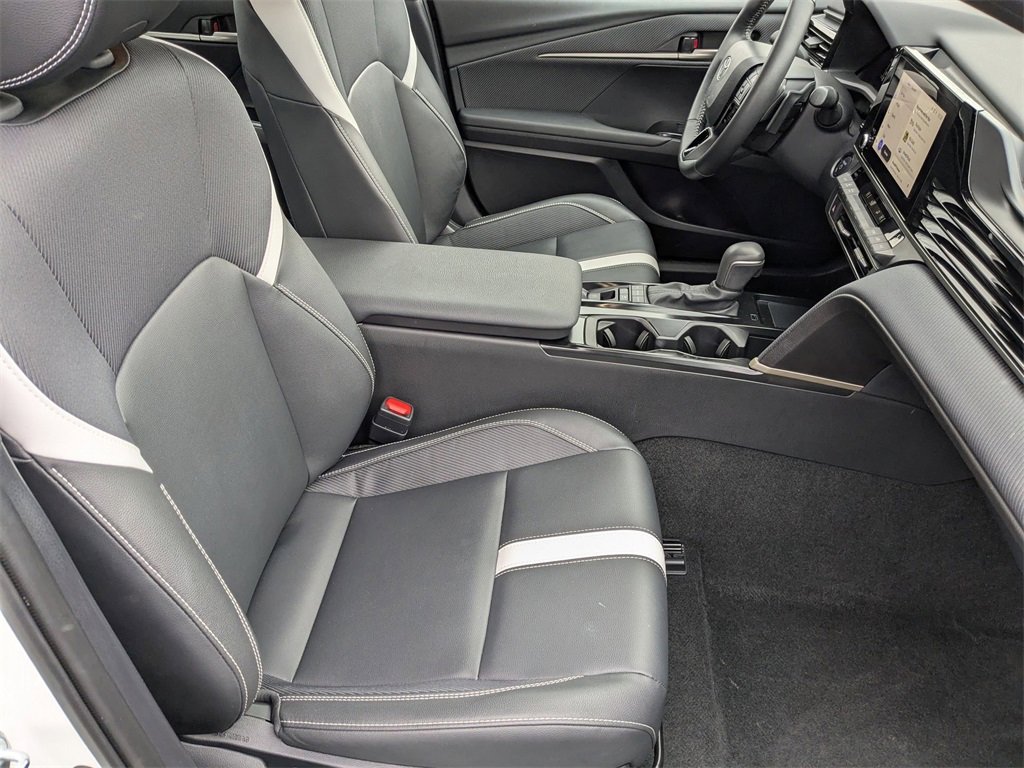 Used 2025 Toyota Camry SE image 36