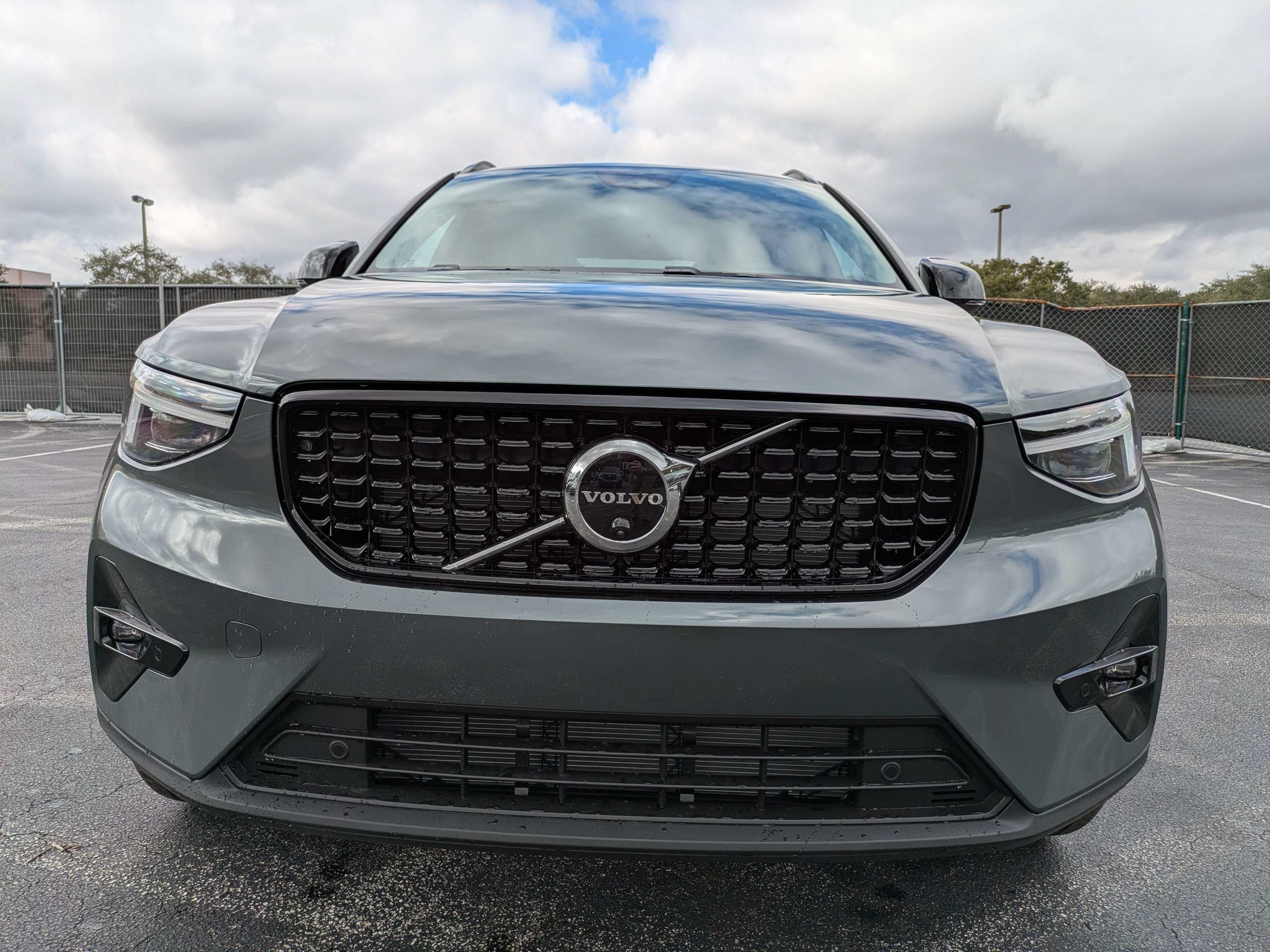 New 2026 Volvo XC40 B5 Ultra w/ Protection Package Premier image 9