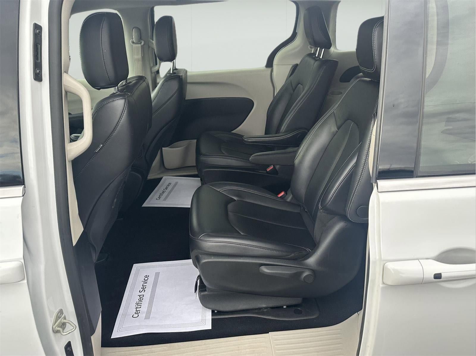 Used 2024 Chrysler Pacifica Select FWD image 38