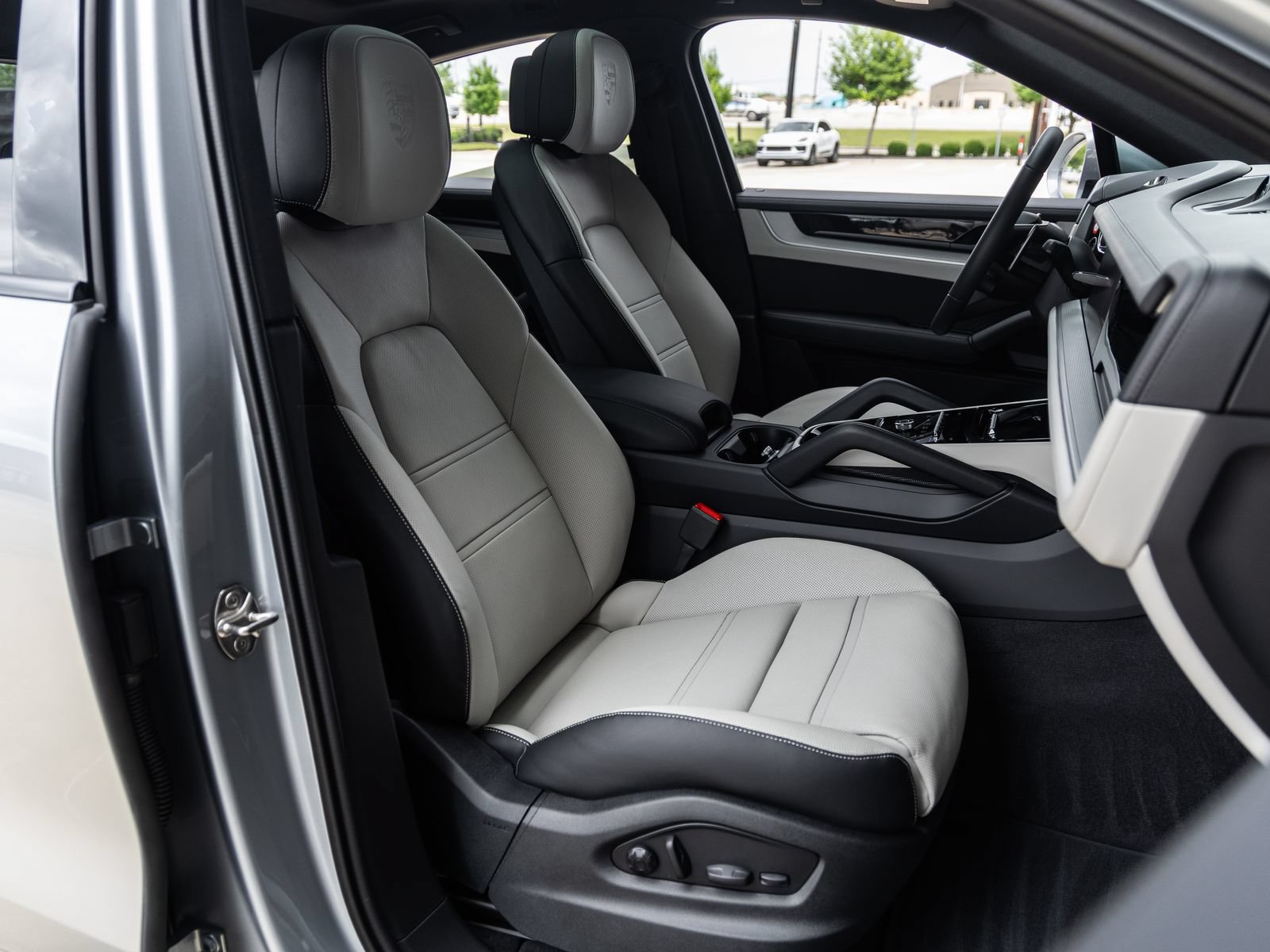 New 2026 Porsche Cayenne Coupe AWD/4WD image 44