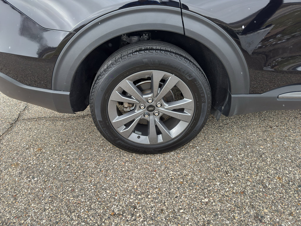 Used 2021 Ford Explorer XLT w/ XLT Sport Appearance Package image 13