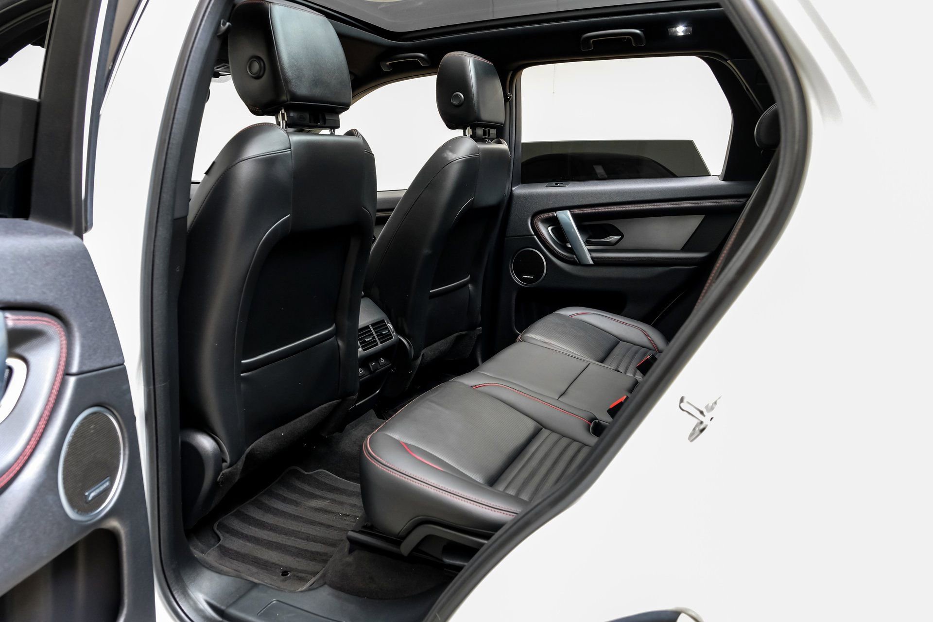 Used 2023 Land Rover Discovery Sport S R-Dynamic image 40