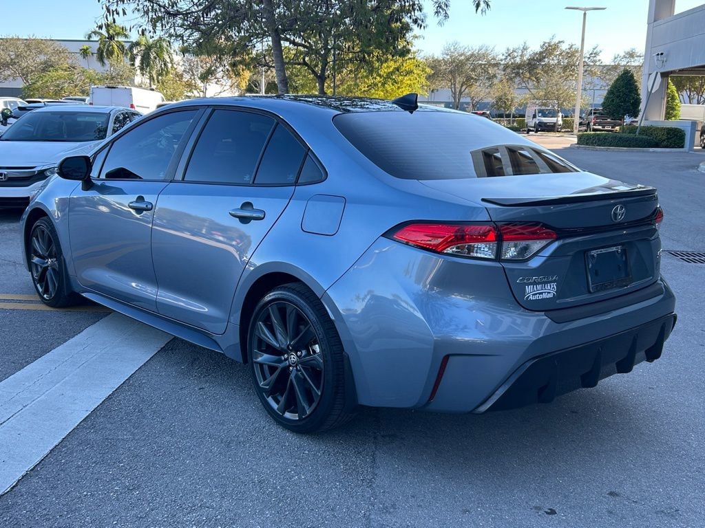 Used 2023 Toyota Corolla SE w/ SE Premium Package image 5