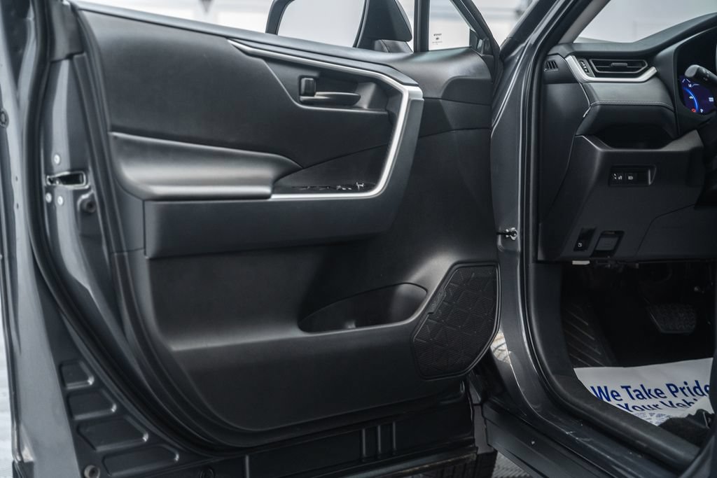 Certified 2025 Toyota RAV4 LE AWD/4WD image 40