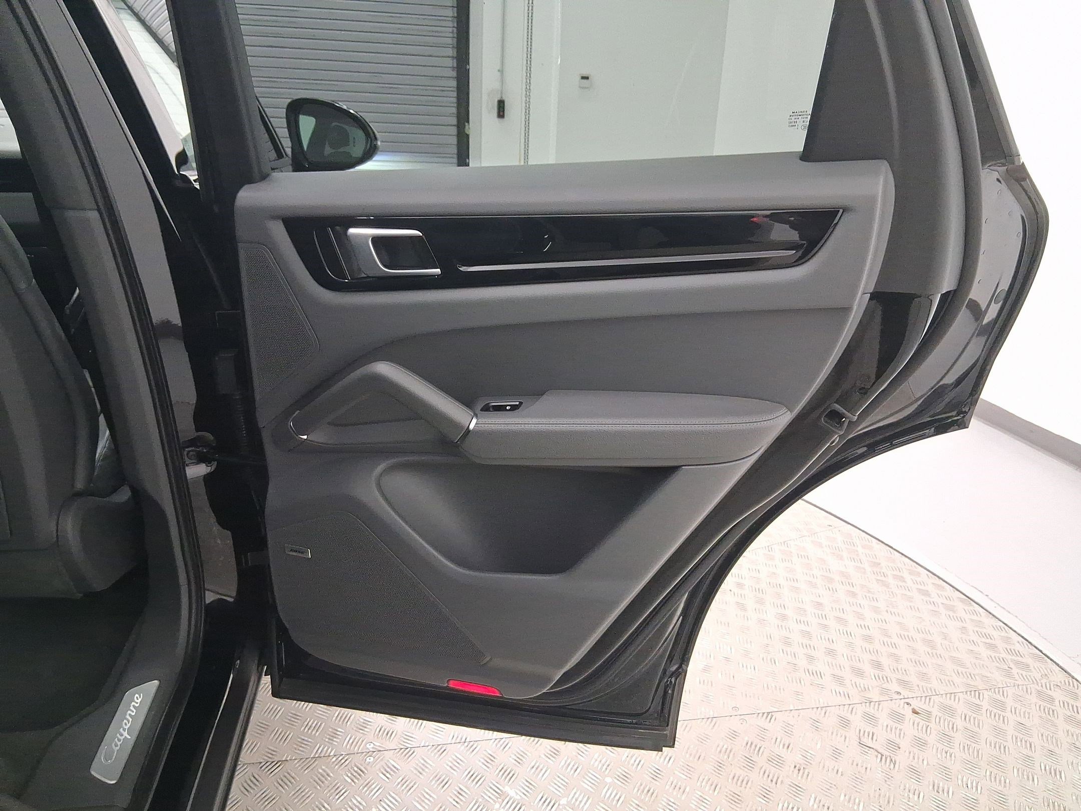 Used 2021 Porsche Cayenne image 33