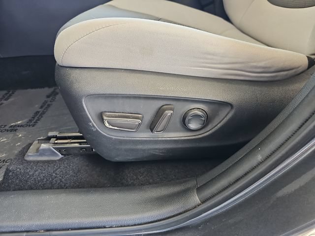 Used 2021 Toyota RAV4 XLE w/ Convenience Package FWD image 21
