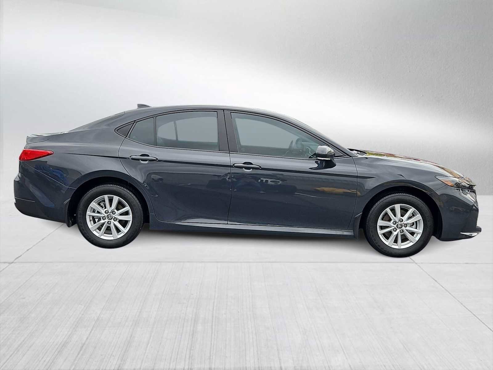 Used 2025 Toyota Camry LE image 9