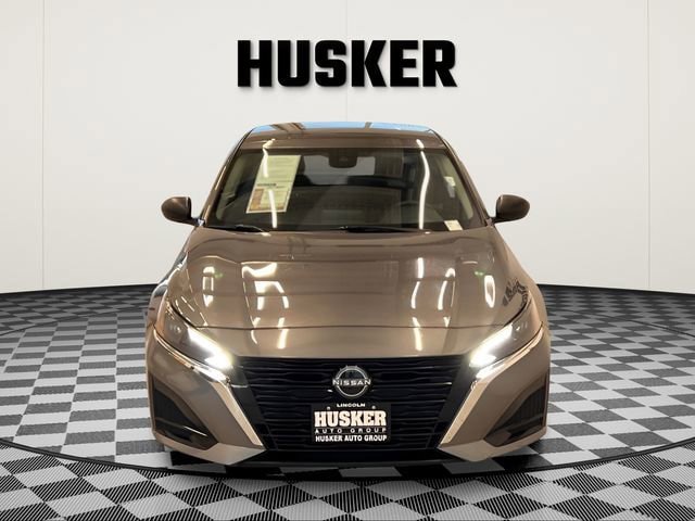 Used 2025 Nissan Altima 2.5 SV FWD image 2
