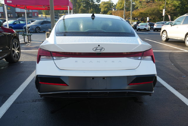 Used 2025 Hyundai Elantra SEL FWD image 16