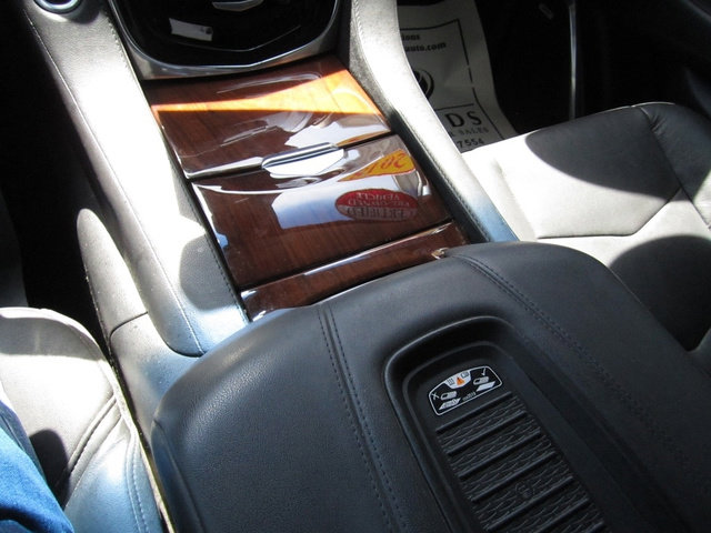 Used 2018 Cadillac Escalade Luxury w/ LPO, Radiant Package image 29