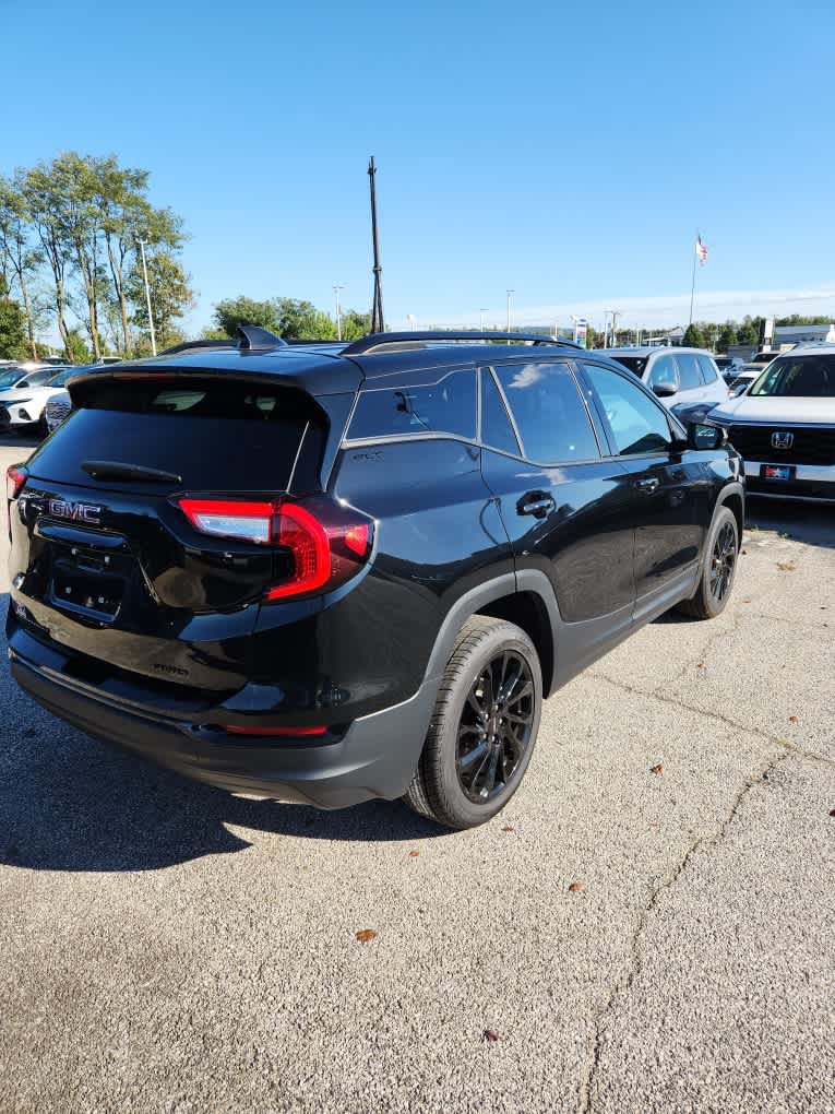Used 2024 GMC Terrain SLT w/ Elevation Edition AWD/4WD image 17