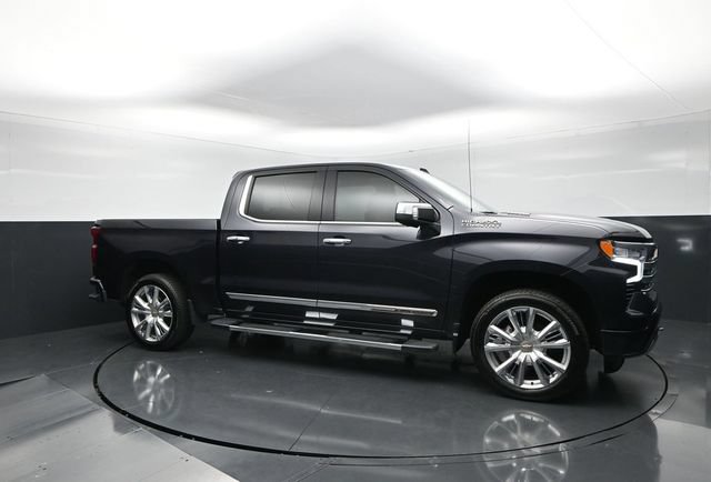 Used 2022 Chevrolet Silverado 1500 High Country w/ Technology Package AWD/4WD image 6