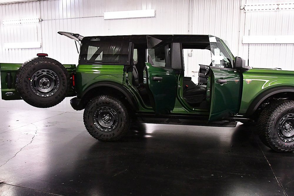New 2025 Ford Bronco Badlands w/ Sasquatch Package AWD/4WD image 32