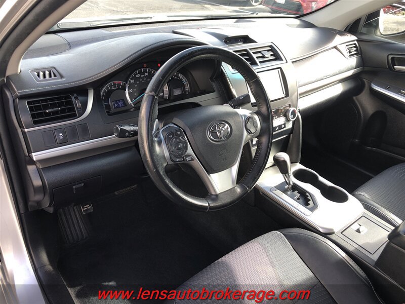 Used 2014 Toyota Camry SE FWD image 10
