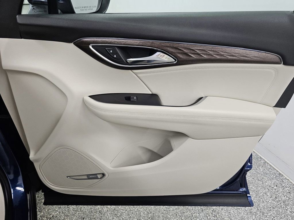 Used 2022 Buick Envision Avenir w/ Technology Package II image 27