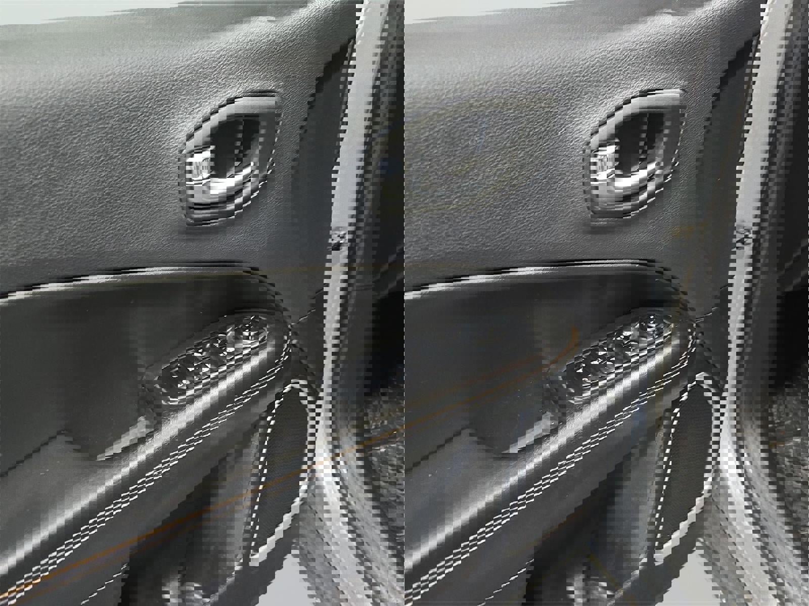 Used 2017 Jeep Compass Latitude w/ Safe & Security Group image 9