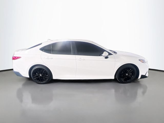 Used 2025 Toyota Camry SE FWD image 9