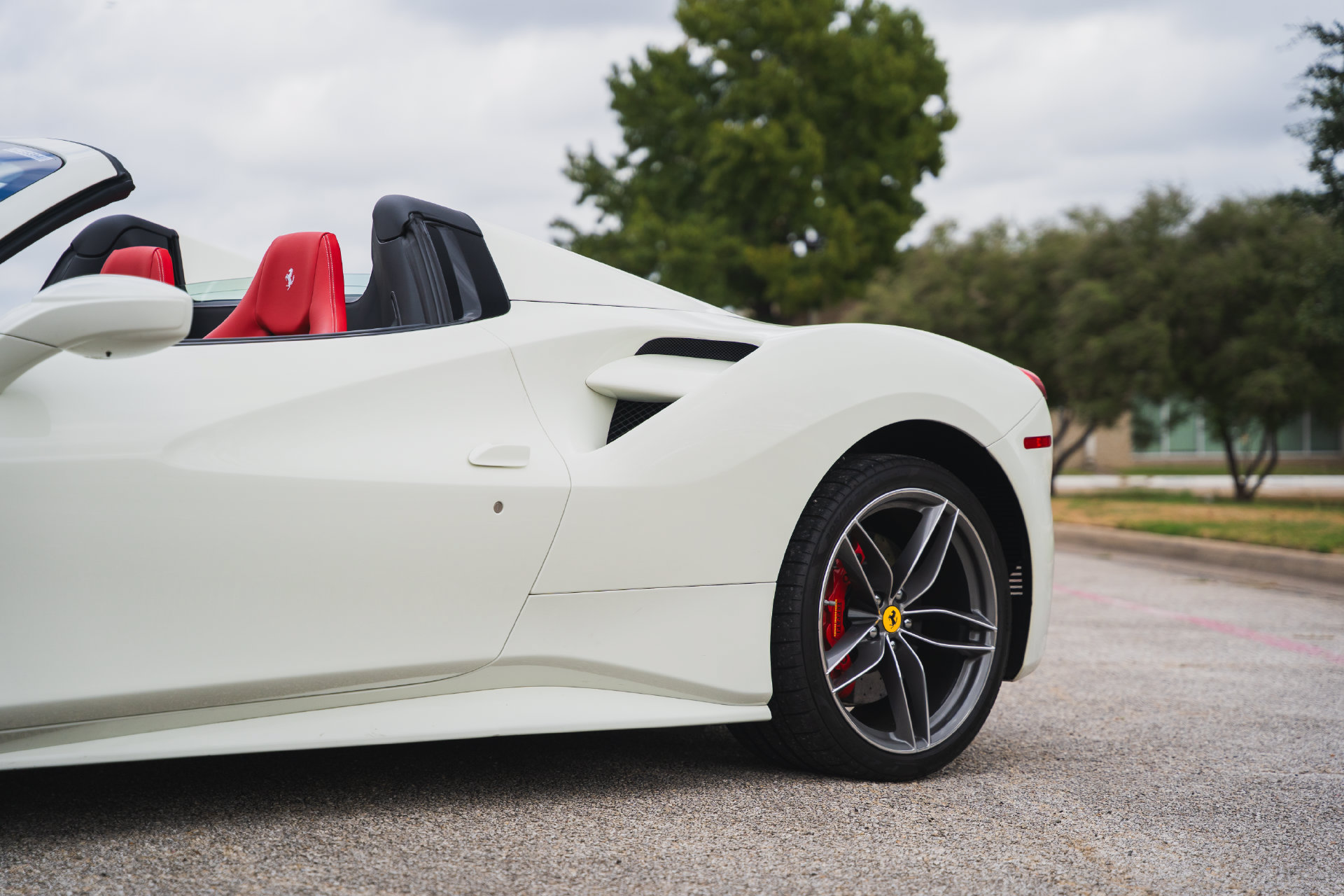 Used 2018 Ferrari 488 Spider RWD image 32