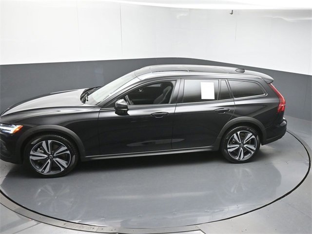 Used 2024 Volvo V60 B5 Cross Country Plus image 43