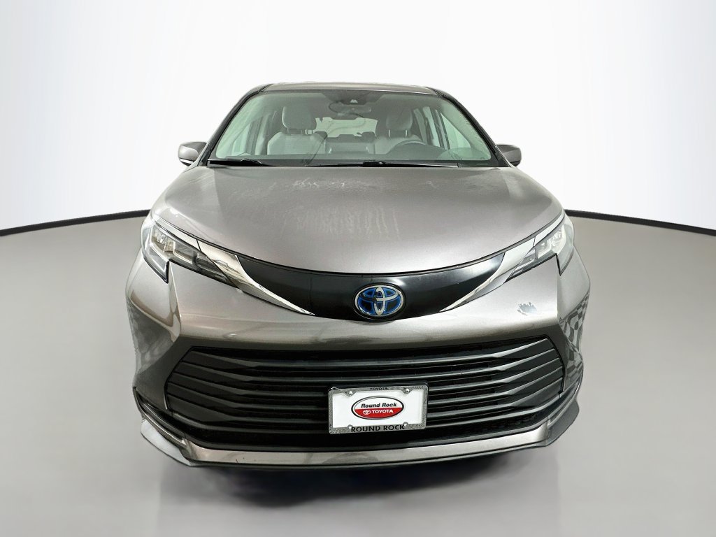Certified 2022 Toyota Sienna LE FWD image 2