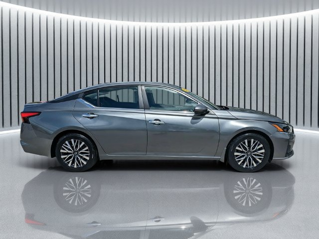 Used 2023 Nissan Altima 2.5 SV FWD image 3