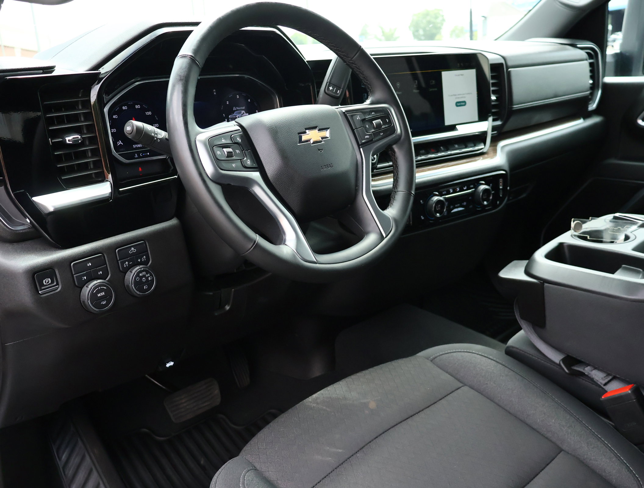 Used 2025 Chevrolet Silverado 2500 LT w/ Convenience Package AWD/4WD image 3