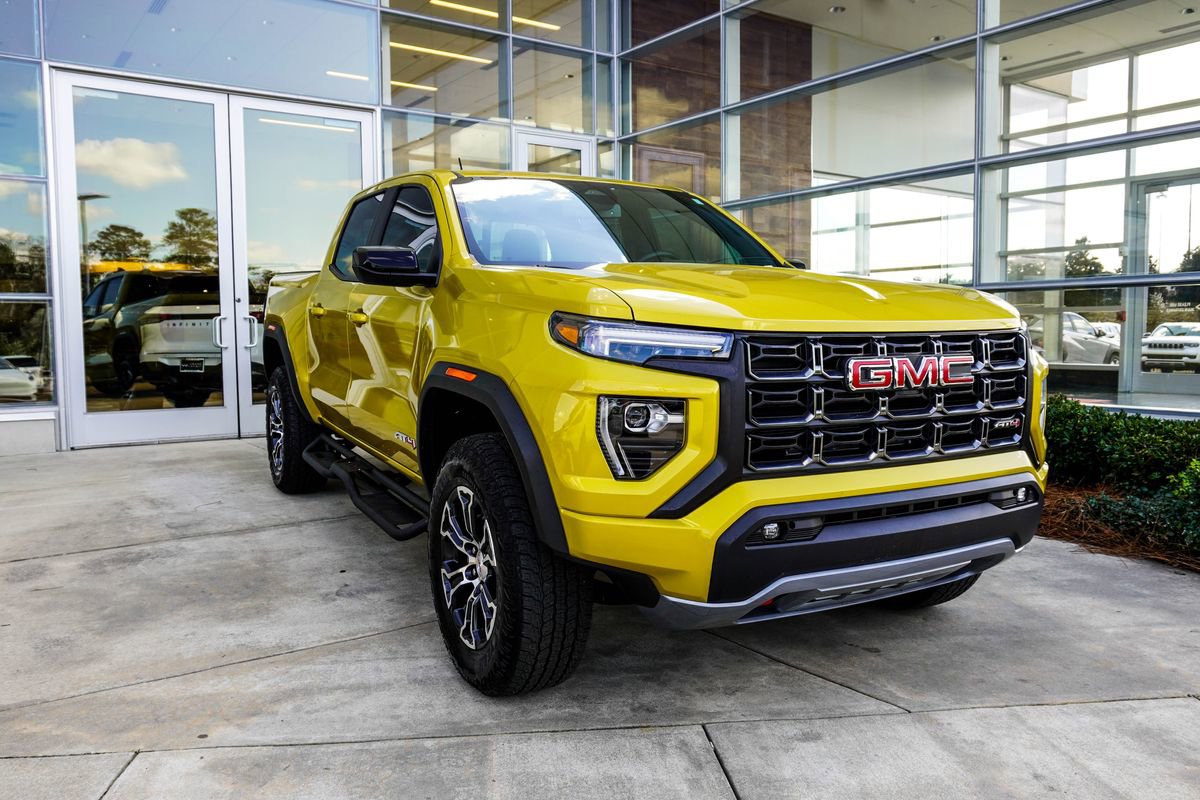 Used 2023 GMC Canyon AT4 w/ Canyon Safety Plus Package AWD/4WD image 4