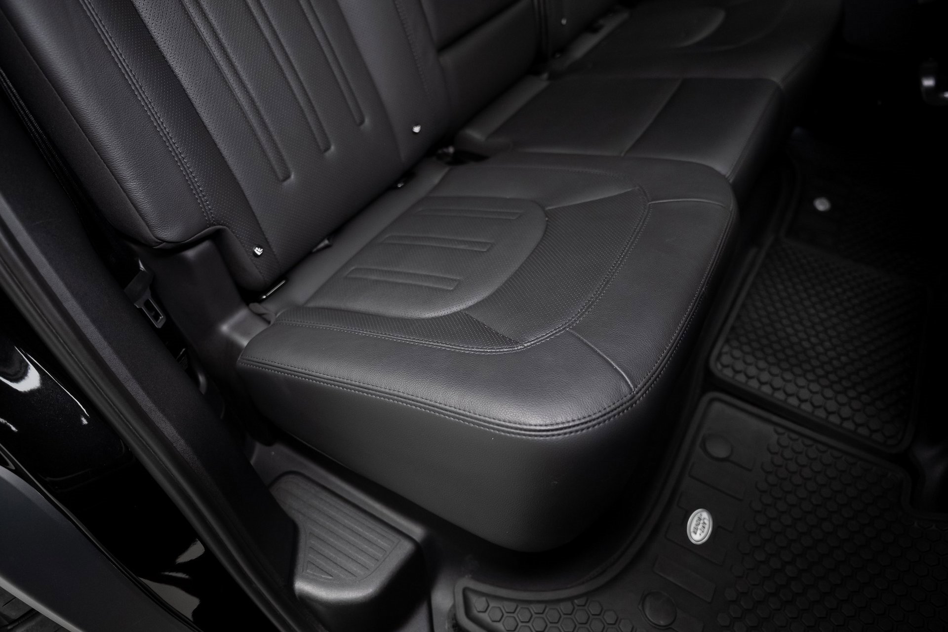 Used 2022 Land Rover Defender 110 SE image 64