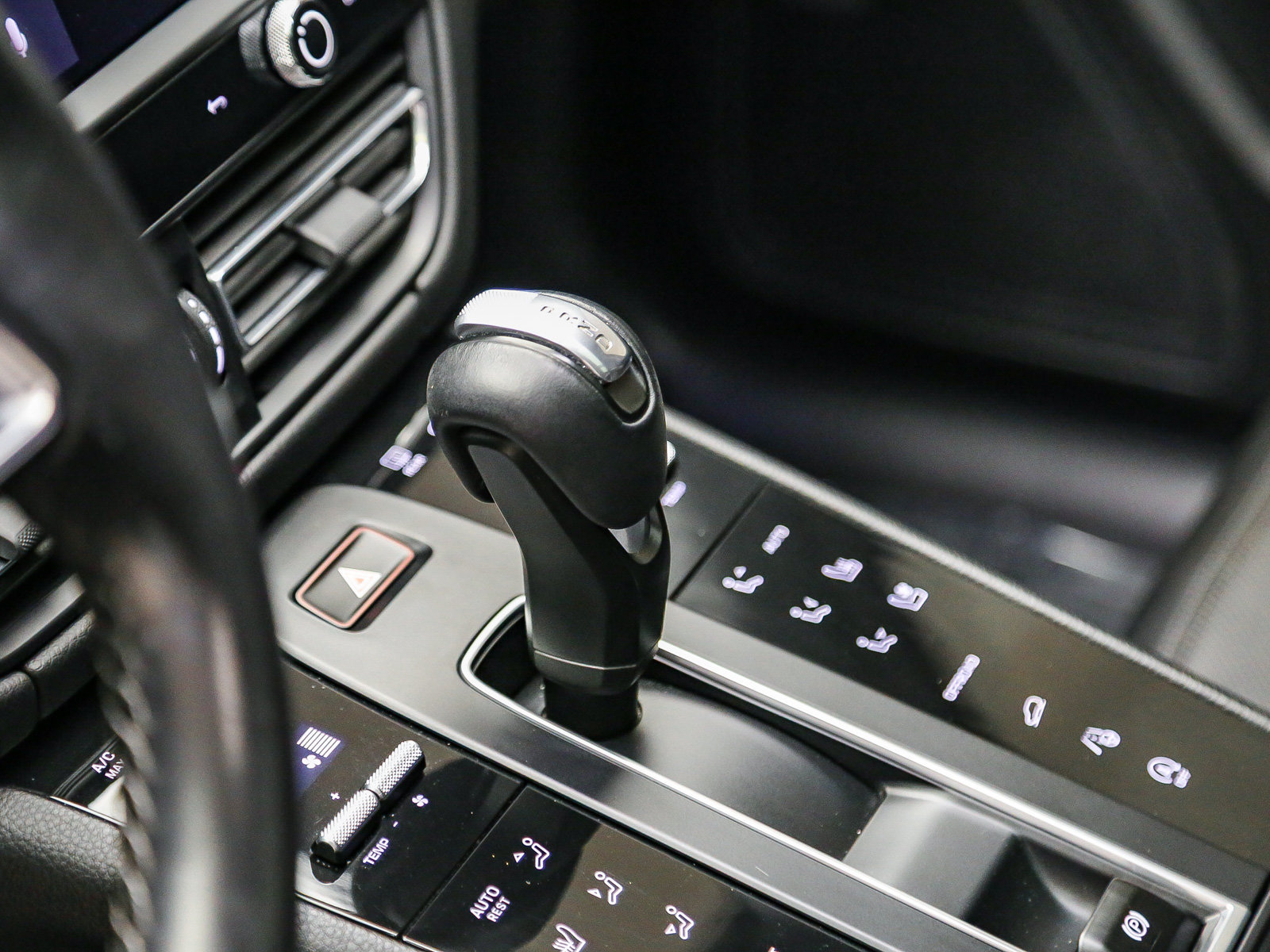 Certified 2022 Porsche Macan AWD/4WD image 24