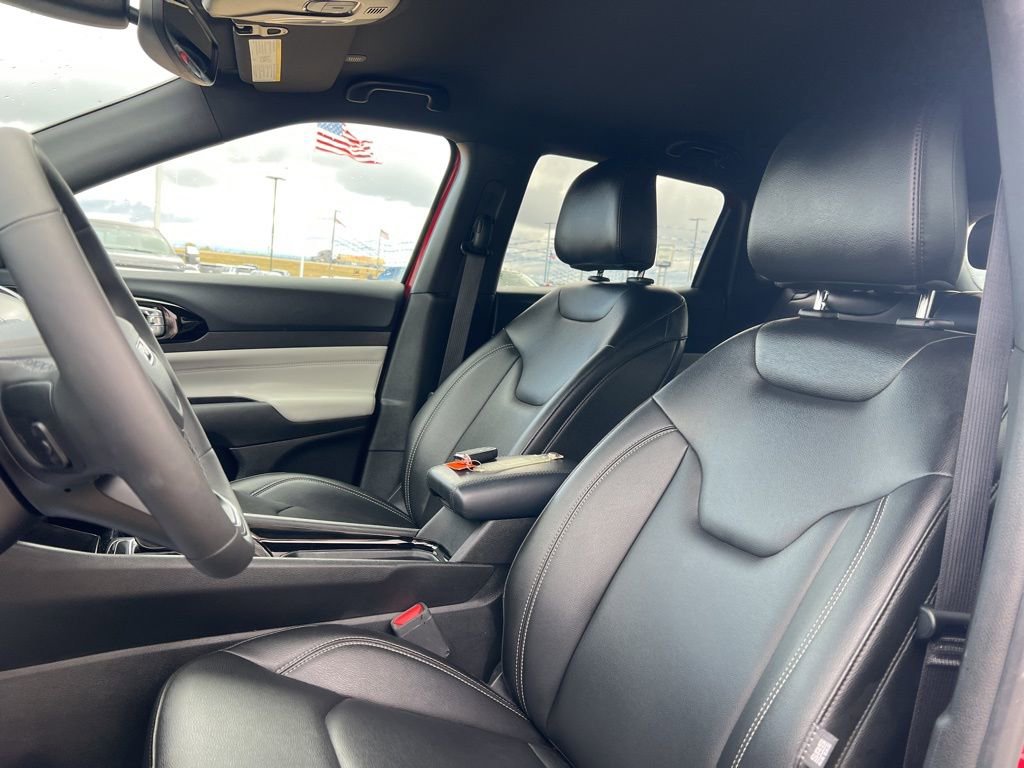 Used 2025 Jeep Compass Limited image 20