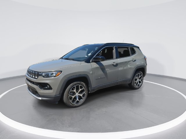Used 2024 Jeep Compass Limited AWD/4WD image 4