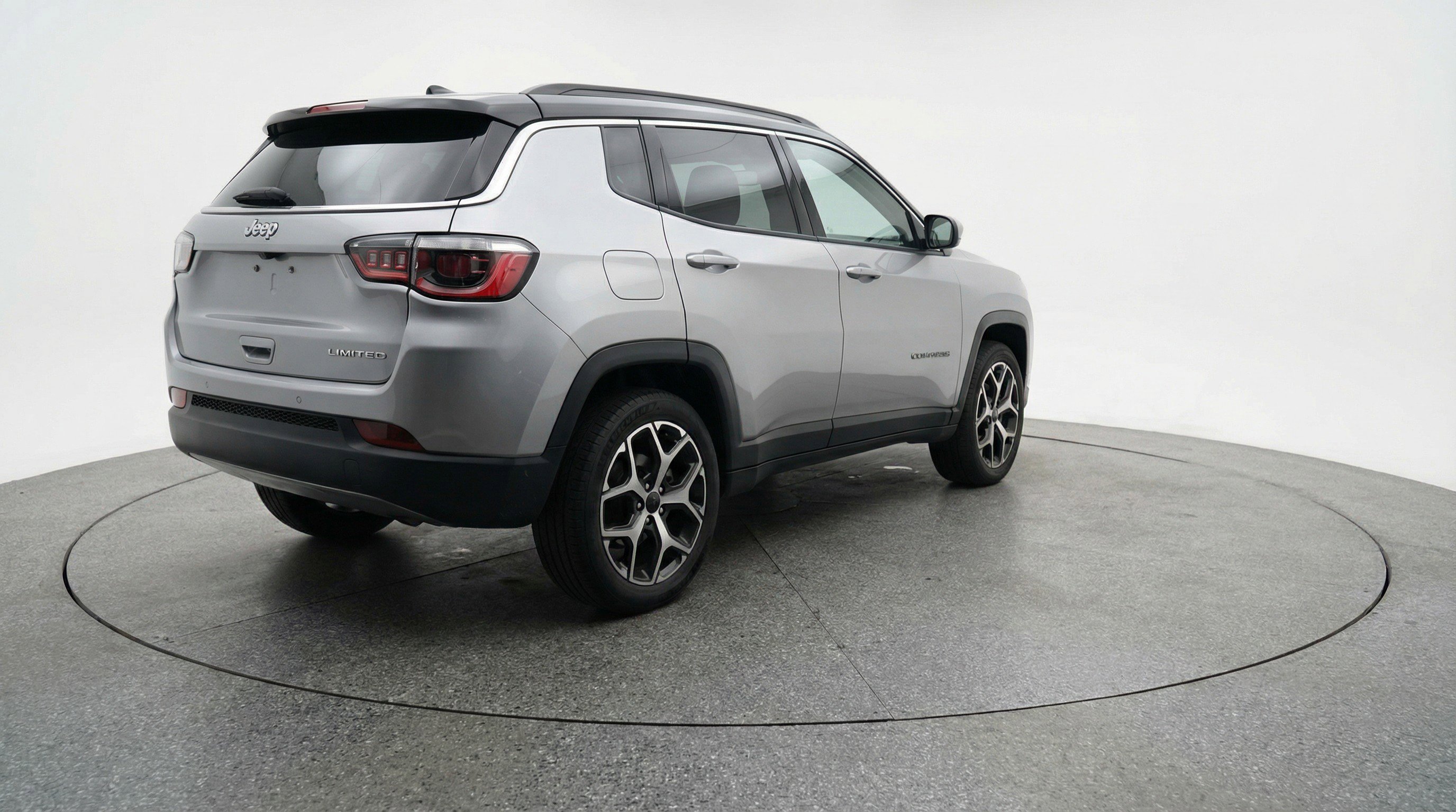 Used 2025 Jeep Compass Limited image 9