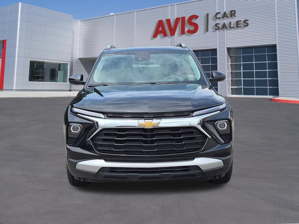 Used 2025 Chevrolet TrailBlazer LT AWD/4WD image 2