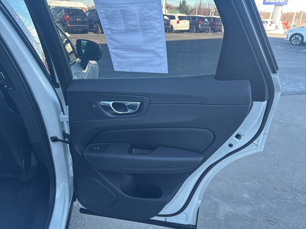 Used 2025 Volvo XC60 B5 Plus image 43
