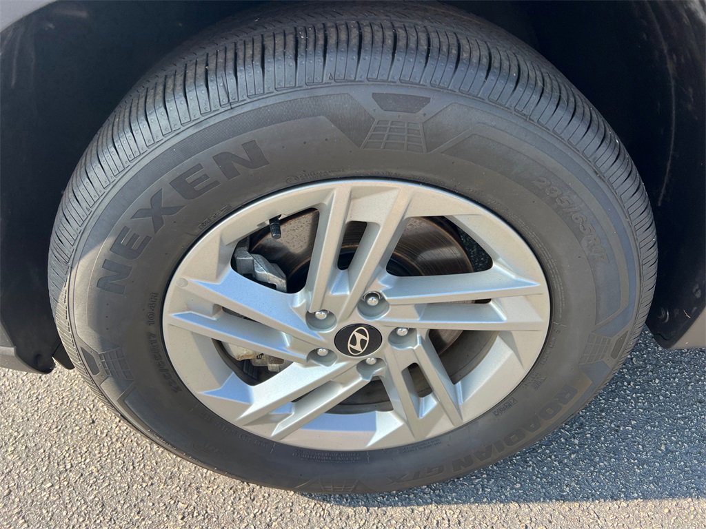 Used 2025 Hyundai Tucson SE image 11