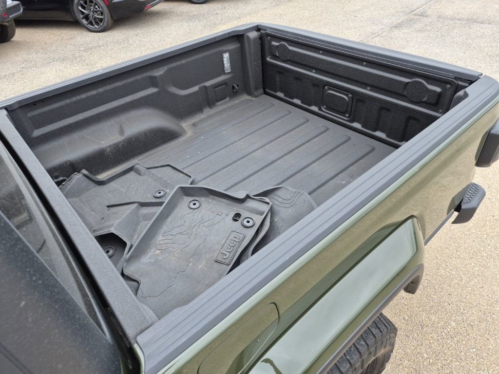 Used 2022 Jeep Gladiator Willys AWD/4WD image 9